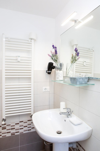 Bathroom 12