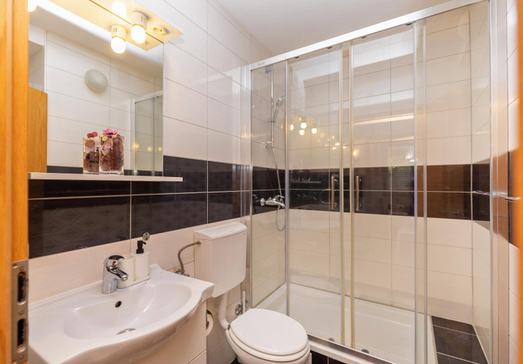 Bathroom 3, BIS Apartments 1 and 2, Dubrovnik
