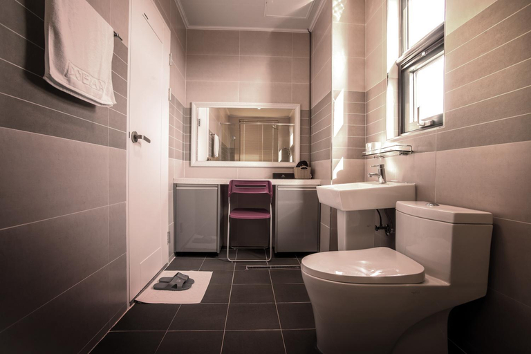 Bathroom 5, Poema Stay, Jeju