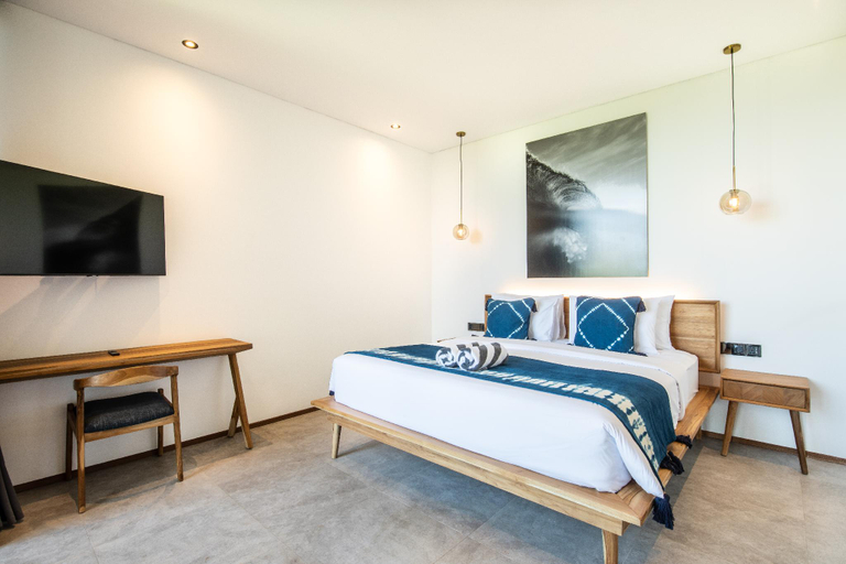 5, Elegant 5BR Villa Retreat Steps From Canggu Beach, Badung