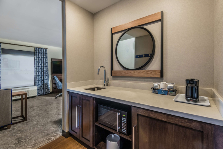 Bathroom 4, Hampton Inn & Suites Fort Wayne Downtown, Allen