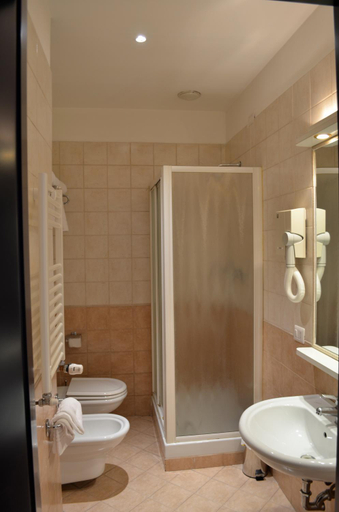Bathroom 5, Hotel Oro Blu, Milano