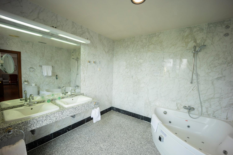 Bathroom 3, Hotel Florida, Madrid