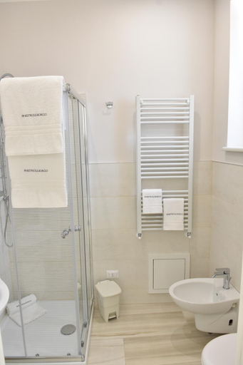 Bathroom 3, Finestre sul Borgo, Bari