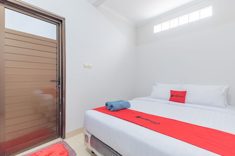 Bedroom 1, RedDoorz near Kiara Artha Park, Bandung