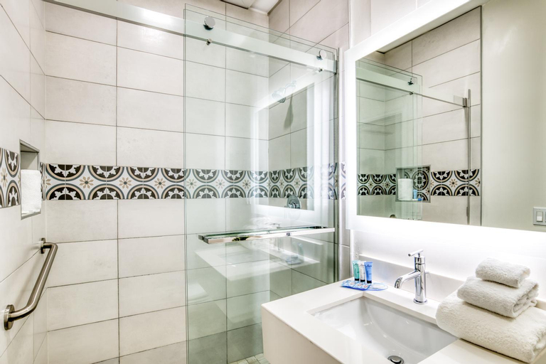 Bathroom 11