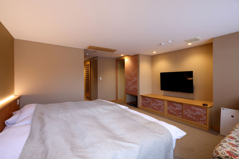 Bedroom 2, Kawaguchiya Kinosaki Riverside Hotel, Toyooka