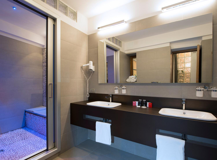 Bathroom 4, Hotel Trevi, Rome