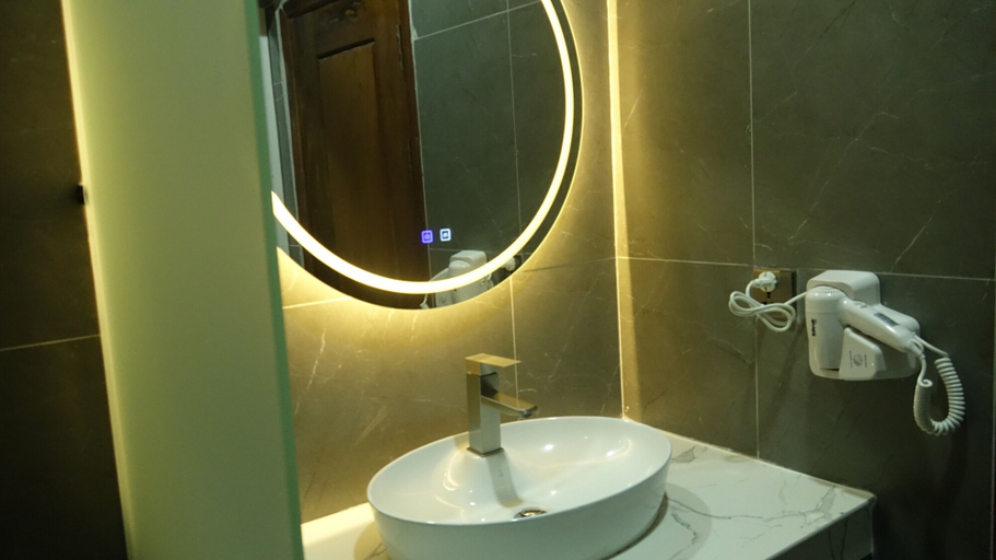 Bathroom 4, SoursdeiSawadeeBoutique, Kampot