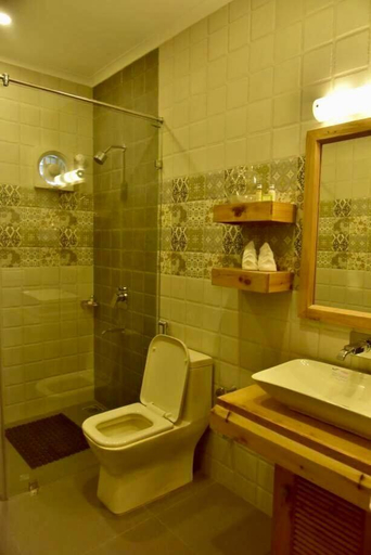 Bathroom 4, The Oaktree House, Shimla