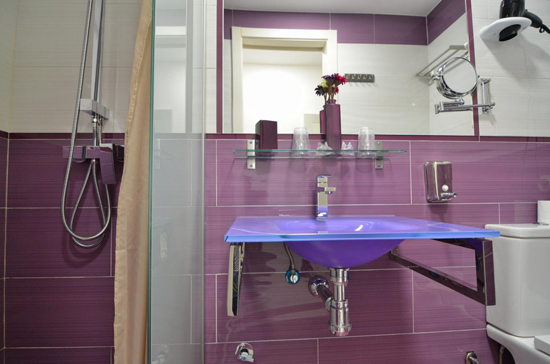 Bathroom 3, Hostal Regional, Madrid