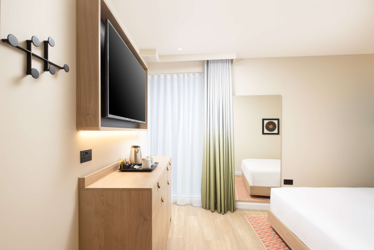 Bedroom 3, Hampton By Hilton London Old Street, London