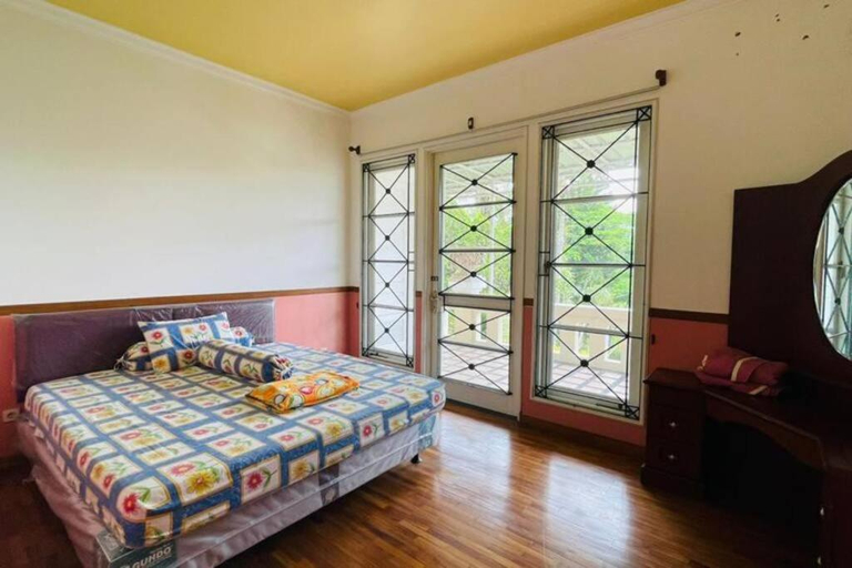 Bedroom 2, Villa Desa by CozyVilla at Puncak Resort, Cianjur