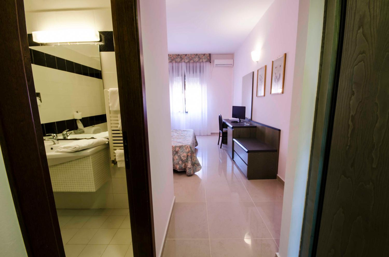 Bathroom 2, Torre del Sole, Viterbo