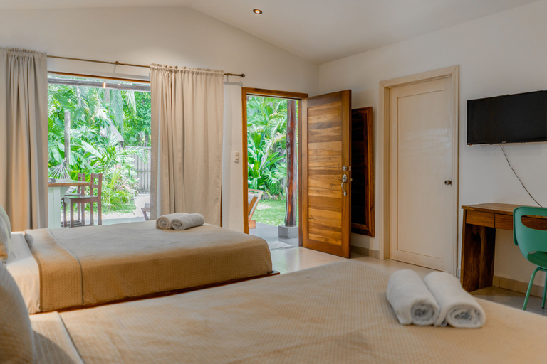 Bedroom 3, Banana Beach Hotel, Puntarenas