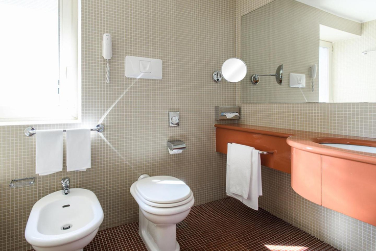Bathroom 4, Hotel Royal Continental, Napoli