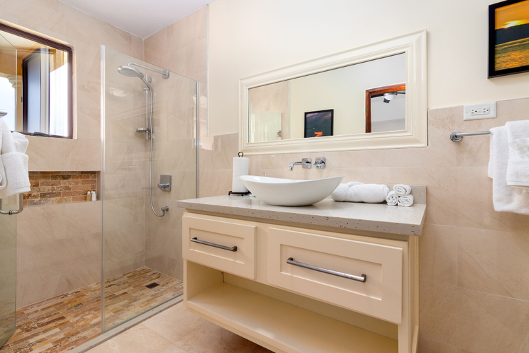 Bathroom 4, Breathaking Luxury Cliffside Villa
