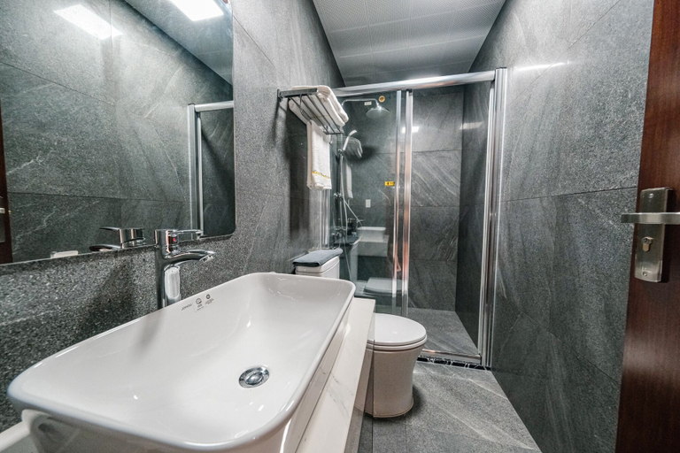Bathroom 3, MIMOSA HALONG HOTEL, Hạ Long