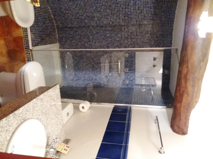 Bathroom, Casa Torralba, Zaragoza
