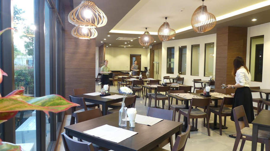Food & Drinks 5, The Garden 304, Sri Mahar Pho