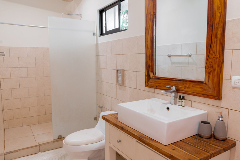 Bathroom 4, Banana Beach Hotel, Puntarenas