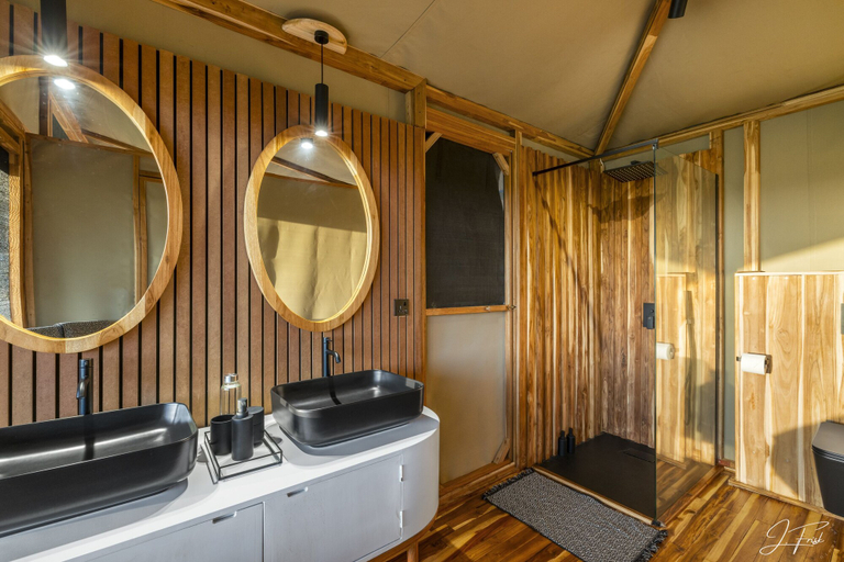 Bathroom 4, Anantya Serengeti, Serengeti
