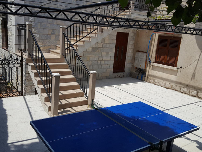Others 5, Villa Ivan