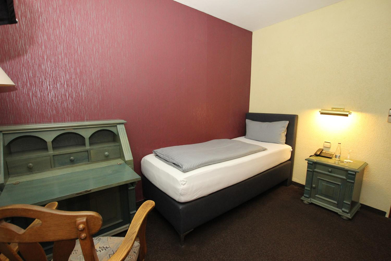 Bedroom 2, Hotel Restaurant zur Linde, Region Hannover