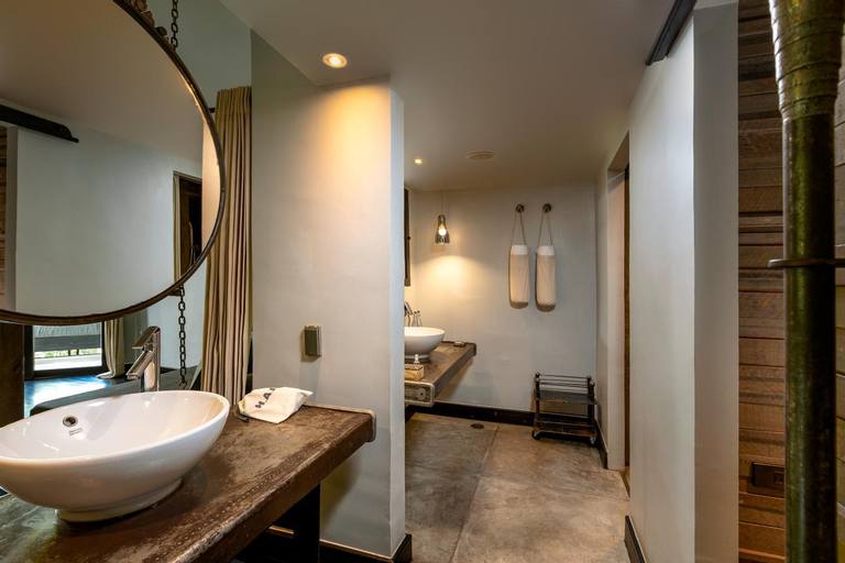 Bathroom 11