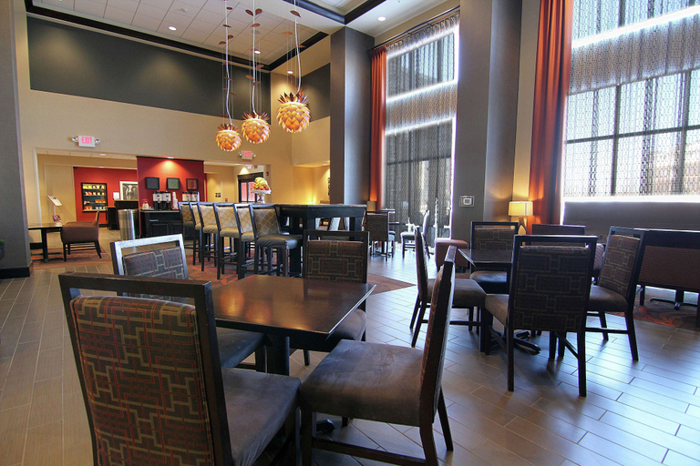 Food & Drinks 5, Hampton Inn & Suites Grand Forks, Grand Forks