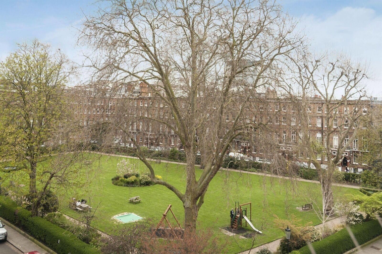 Others 5, Coronation Hotel, London