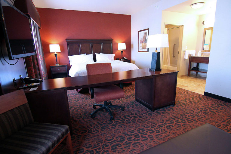 Bedroom 2, Hampton Inn & Suites Grand Forks, Grand Forks