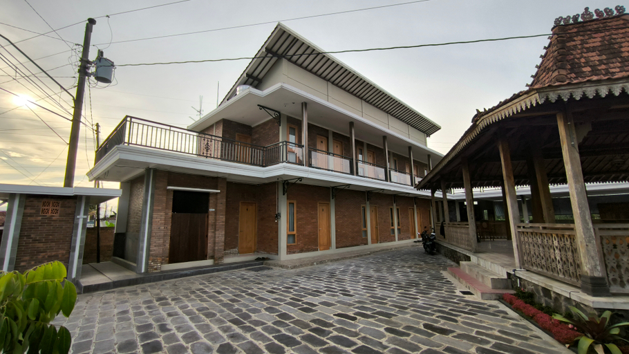 Exterior & Views 2, Nez's Guesthouse Syariah, Magelang