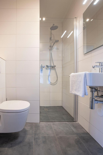 Bathroom 9