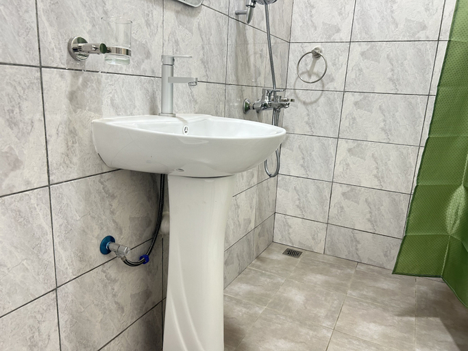 Bathroom 3, Mayama Residences, Tema