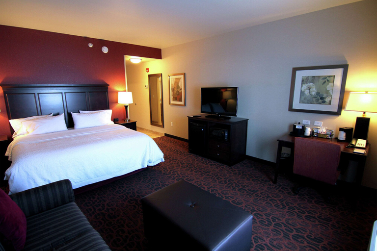 Bedroom 2, Hampton Inn & Suites Grand Forks, Grand Forks