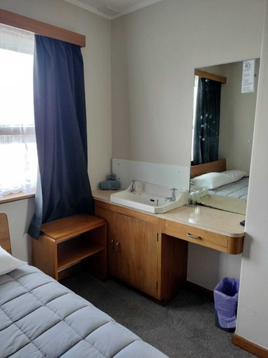 Bathroom 3, White Horse Inn Restaurant & Motel, Manawatu