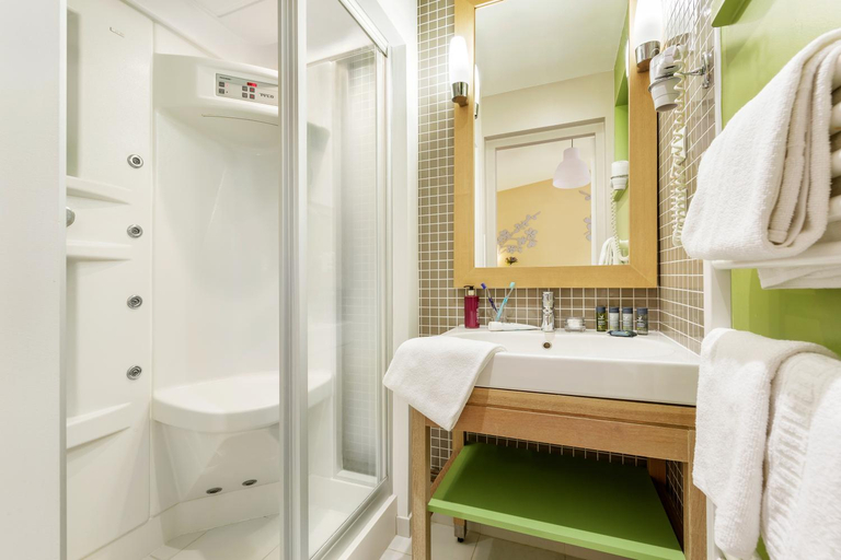 Bathroom 5, Center Parcs Les Hauts de Bruyeres, Loir-et-Cher