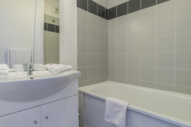 Bathroom 4, Nemea Appart'hotel Green side Biot Sophia Antipolis, Alpes-Maritimes