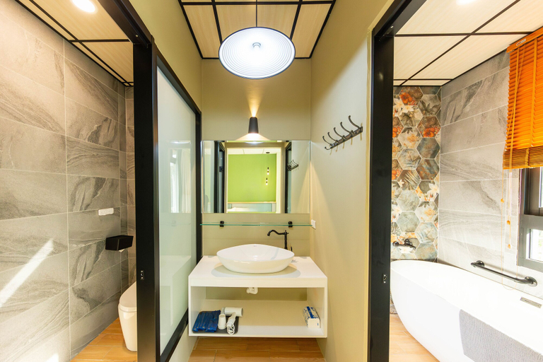 Bathroom 3, EZSTAY Yancheng Branch, Kaohsiung