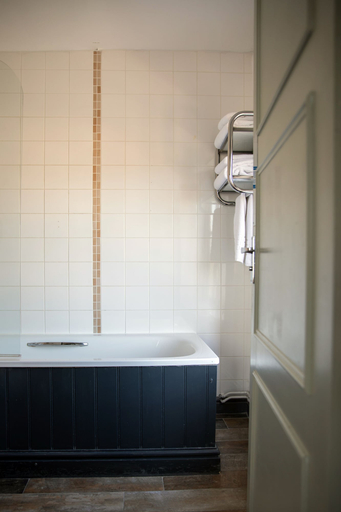 Bathroom 4, White Lion Tenterden, Kent
