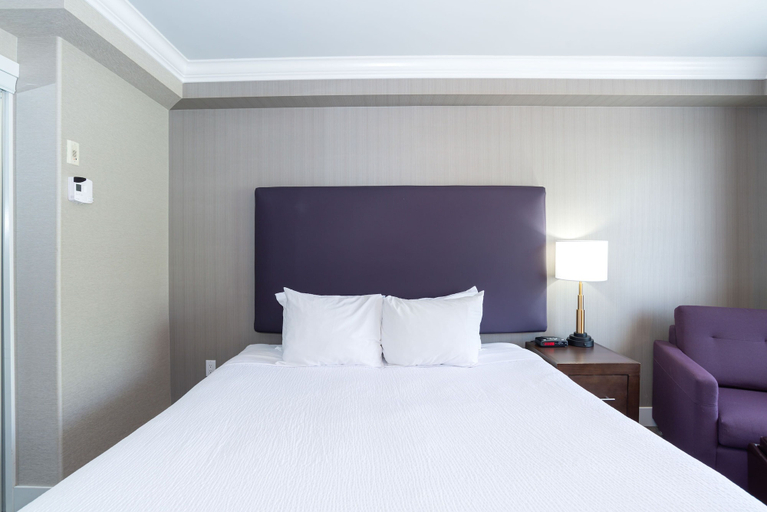 Bedroom 3, Sandman Hotel & Suites Calgary South, Division No. 6