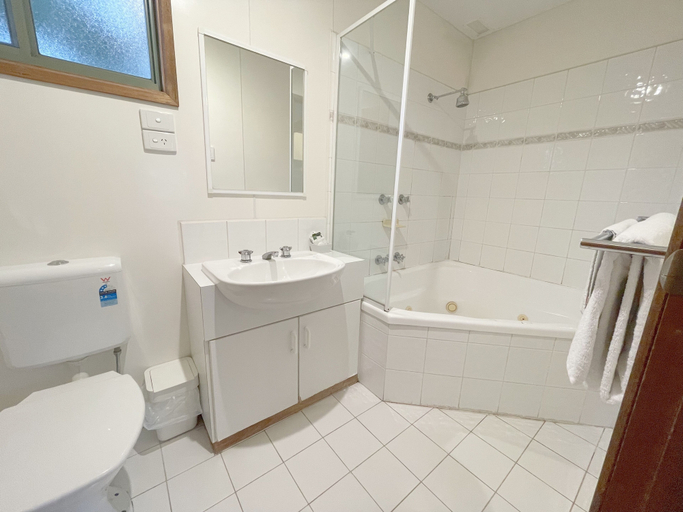 Bathroom 4, Breeze Holiday Parks - Grampians, N. Grampians - Stawell