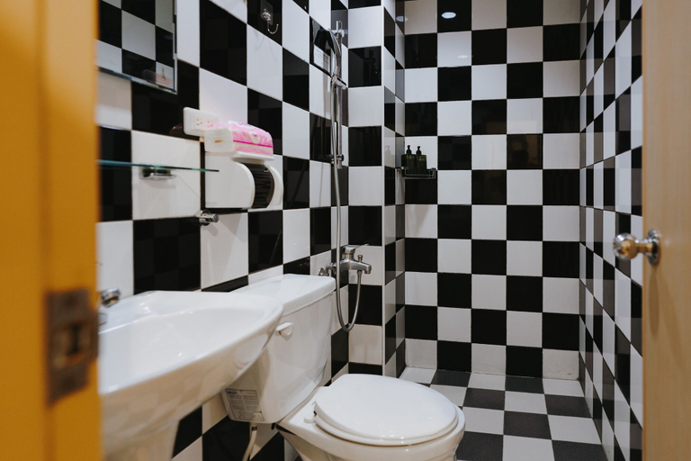 Bathroom 4, Mountain Traveler Inn, New Taipei City