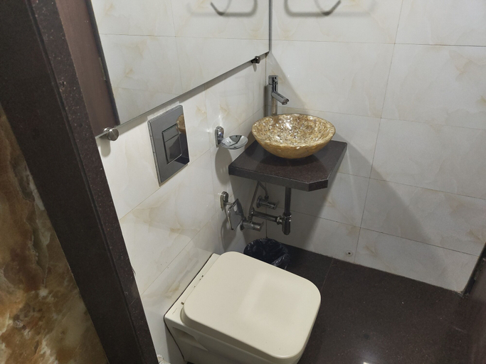 Bathroom 5, The Majlis Hotel - Near Taj Hotel Colaba, Mumbai City