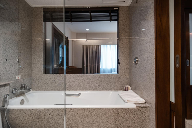 Bathroom 18
