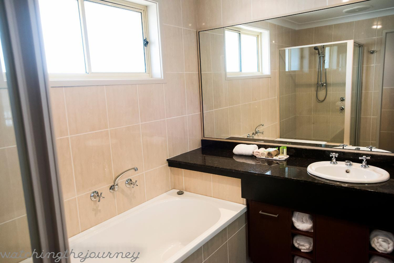 Bathroom 4, Best Western Plus All Settlers Motor Inn, Tamworth Regional - Pt A