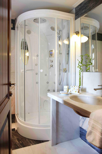 Bathroom 3, Petritis Guesthouse, Peloponnese