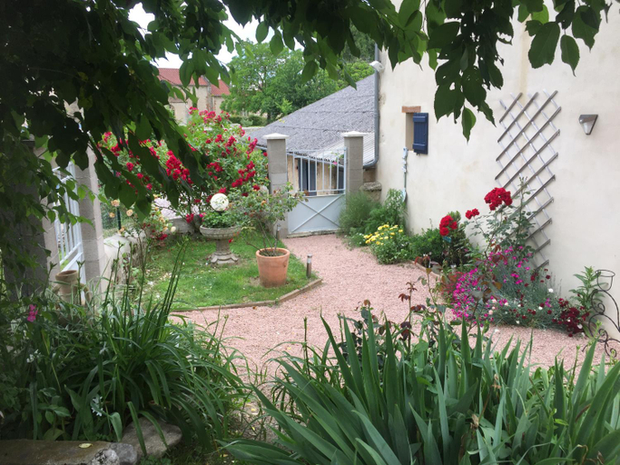 Others 4, La Maison aux Hortensias, Allier