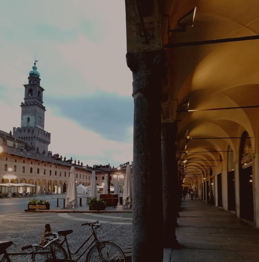 Others 3, La via per Milano, Pavia